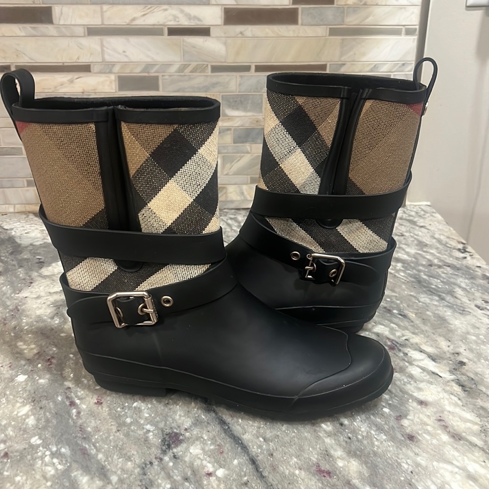 Women’s Burberry Rain Boots Size 38